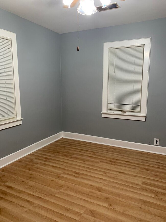 2 Bedroom Ranch in Calumet City, IL 1300 Rental House Rental in Calumet City, IL