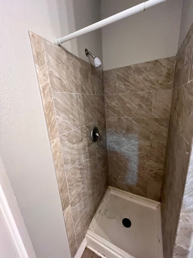 Photo - Move In Ready 3-Bedroom Apartment! **MOVE-IN SPECIAL** Unidad 4