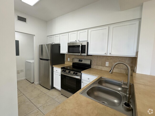 Building Photo - 1306 Myrtlewood Cir E Unit 1306 Rental