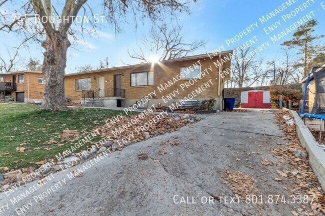 Building Photo - 745 Boughton St Rental