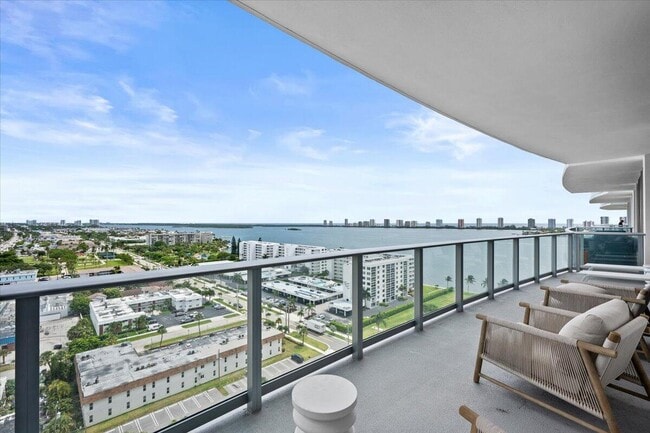 Building Photo - 220 Lake Shore Dr Unit 1513