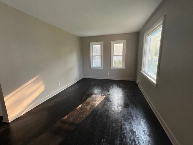 Photo - 715 Cambridge Ave