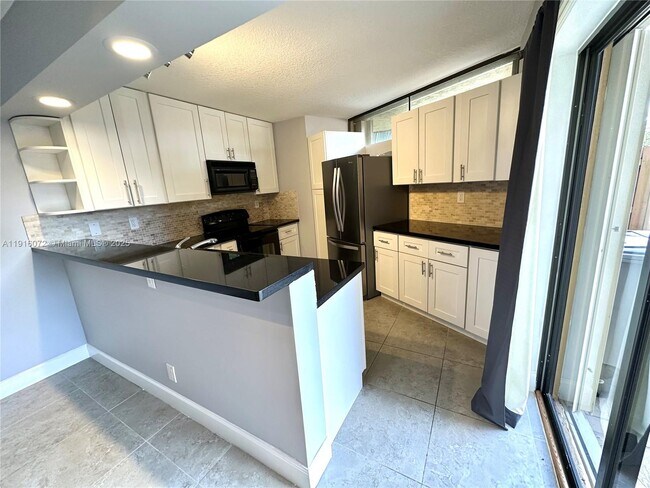 Photo - 22970 Oxford Pl