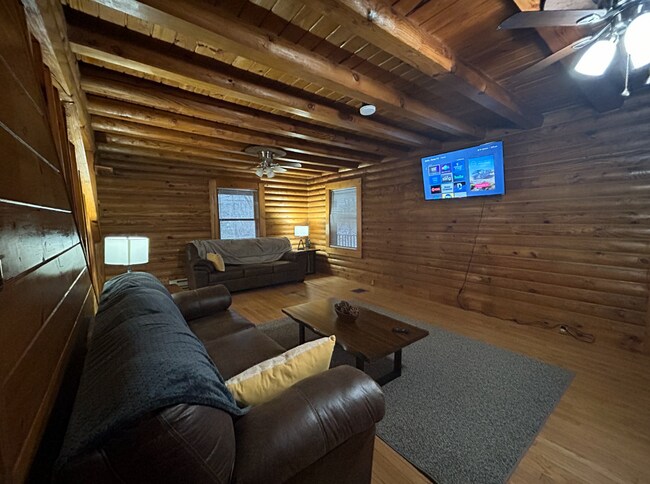 Photo - 573 Centre St