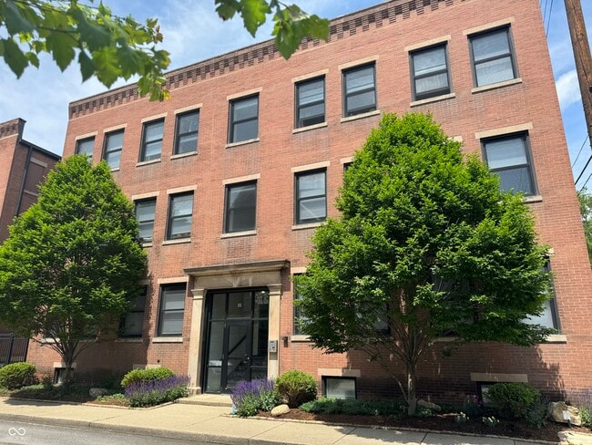 Building Photo - 312 E 13th St Unit 5