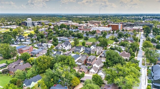 Photo - 242 SW D St