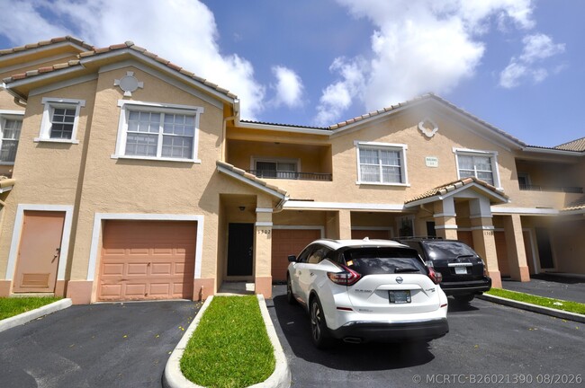 Building Photo - 1302 Belmont Ln Unit 1302