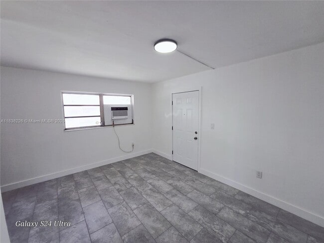 Building Photo - 1600 NW 3rd St Unit 1 Rental