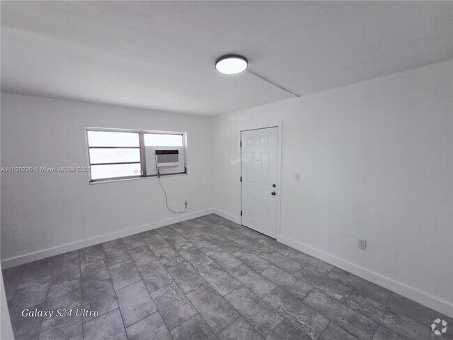 Building Photo - 1600 NW 3rd St Unit 1 Rental