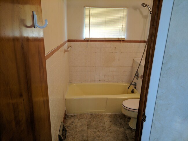 Bathroom - 1349 Main St Unit APT 1