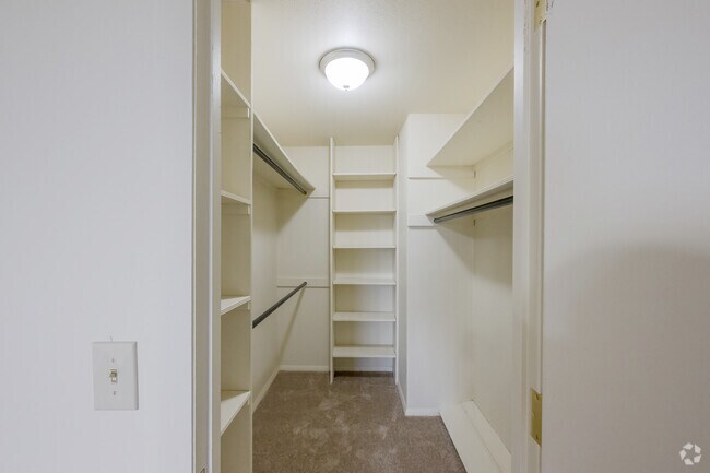 2 BR, 1 BA - 950 SF