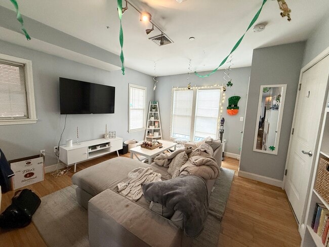 Photo - 203 W 3rd St Unit 1T