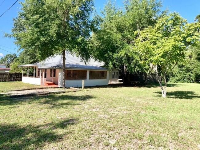 Photo - Crystal River Cottage!