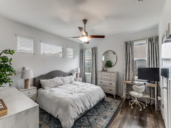 Photo - 2204 Montague St