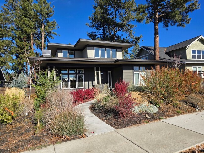 Building Photo - Clear Pine Sisters Oregon Rental