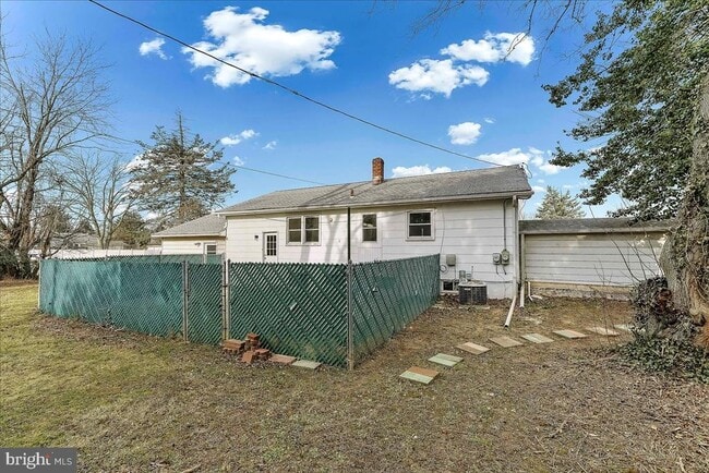 Photo - 201 Trimble Blvd