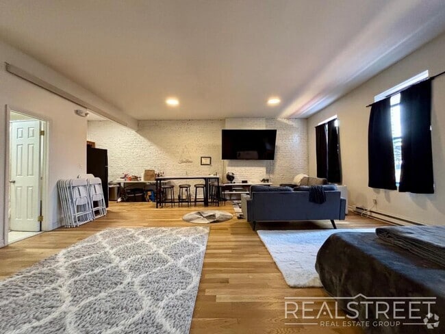 Building Photo - BROADWAY Rental