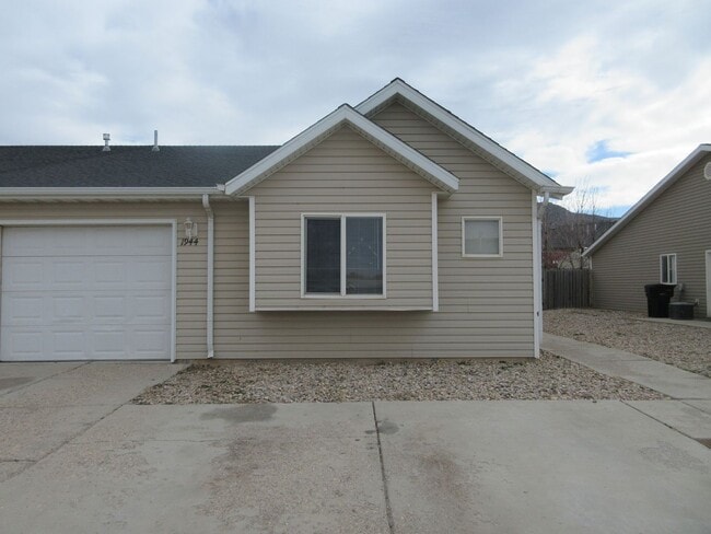 3 Bedroom, 2 Bathroom Twin Home - 3 Bedroom, 2 Bathroom Twin Home