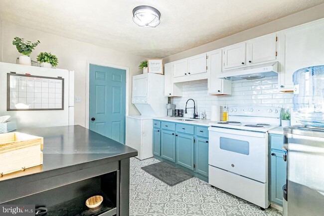 Photo - 45302 Bloch Ave