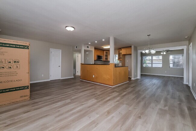 Photo - 339 Regina Dr S