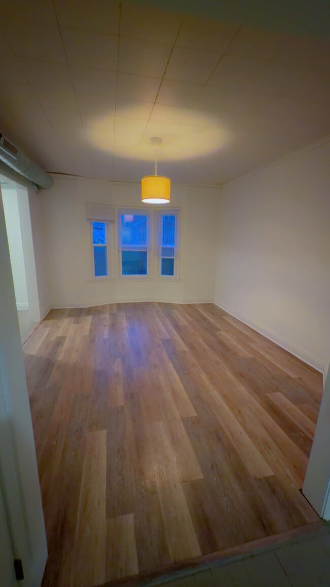 Building Photo - 176 W Delavan Ave Unit Upper