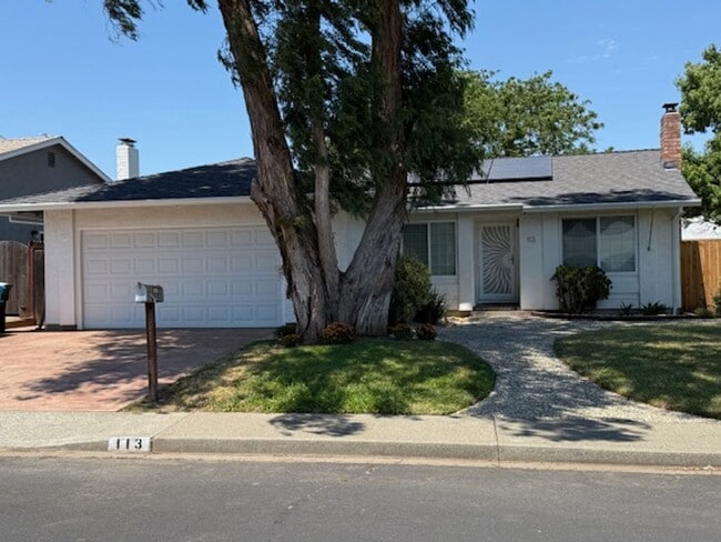 Building Photo - Wonderful 4 bedroom single story with sola... Rental
