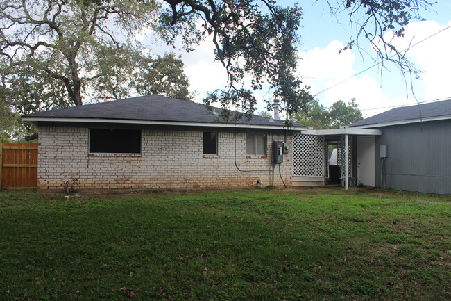 back of home with covered breezeway - 208 Timber Ln House