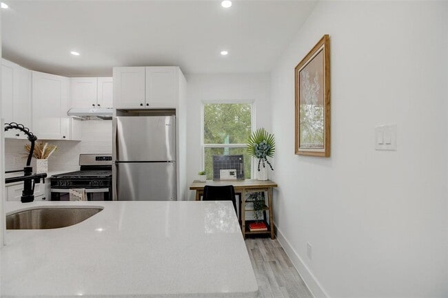 Photo - 1200 E 52nd St Unit 207