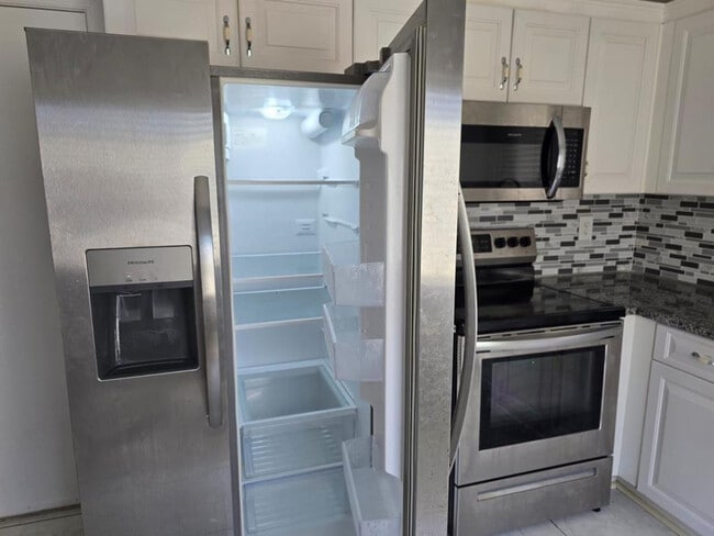 Photo - 4768 SW 14th Ct