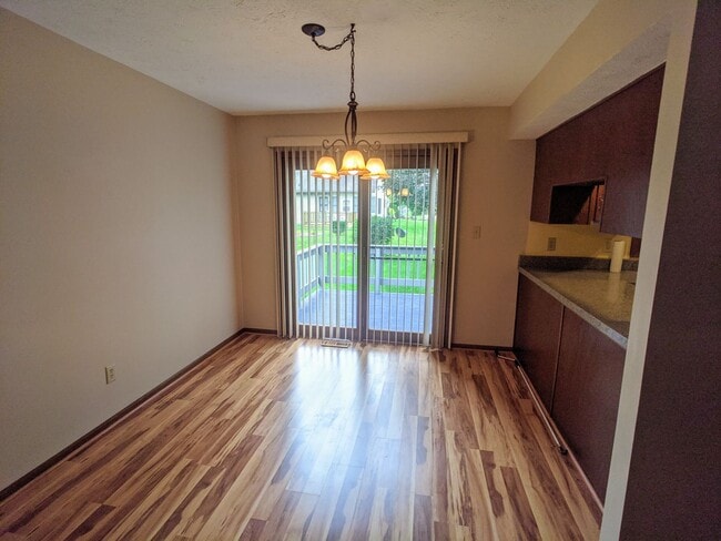 Photo - Charming 2 bed 1.5 bath home (duplex) in G...
