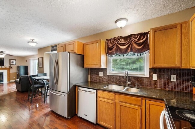 Photo - 5710 English Rose Dr