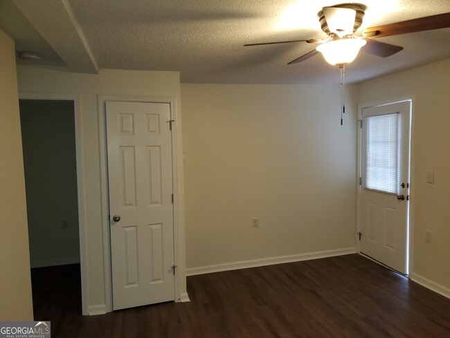 Photo - 201 Enterprise St Unit APT B