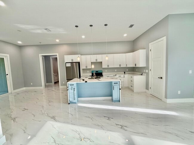 Photo - 660 NE Moss Rose Pl