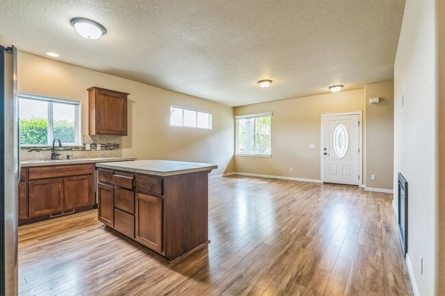 Photo - 2554 Carson Loop