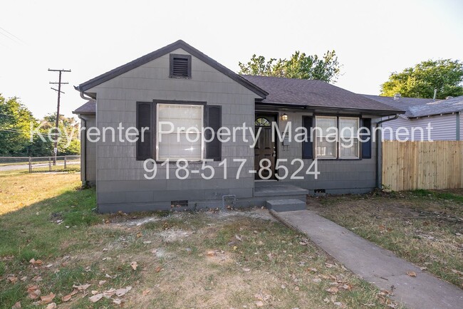 Building Photo - Beautiful 2 Bedroom Remodel! Available Today!