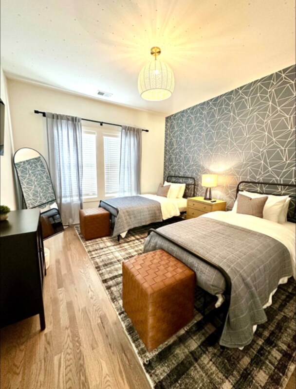 Photo - 240 Laurel Ave SW