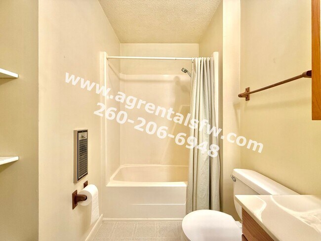 Photo - 1002 Lewis Pl Unidad 1004