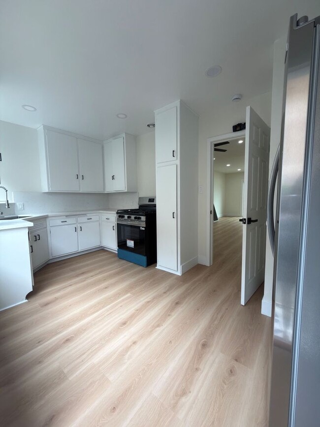 8320 Sargent Ave Unit B