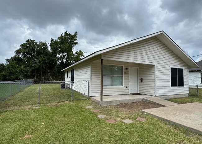 Photo - 1811 Benson St