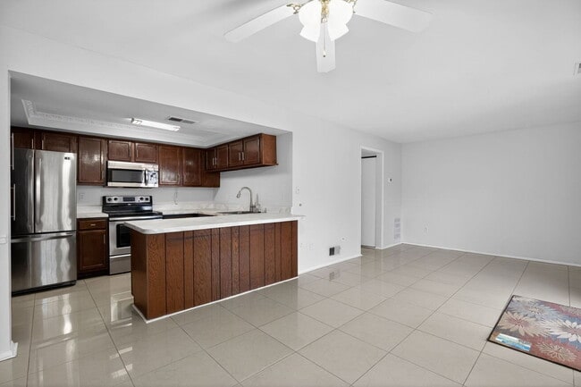 Photo - 1537 Bryan Ct