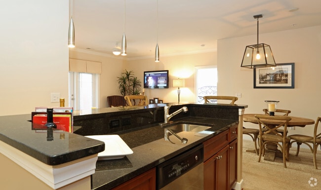 Eat-in Kitchen