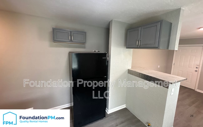 Photo - 869 N Bingham St