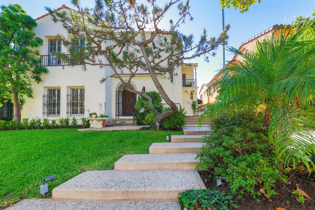 Building Photo - 141 N Orange Dr