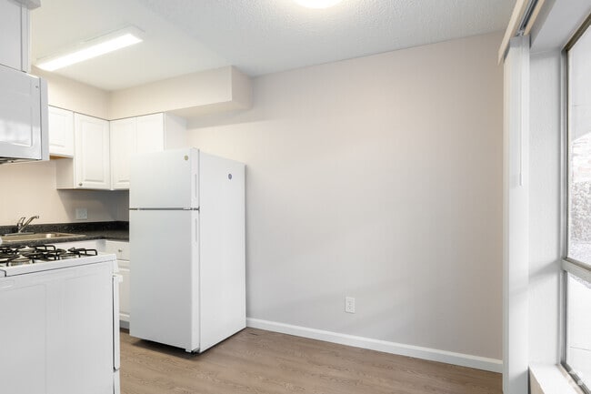 2BR, 1BA - 672SF -Dining Room