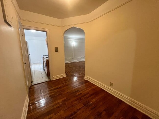 Photo - 1 bedroom in SUNNYSIDE NY 11104 Unit 2E