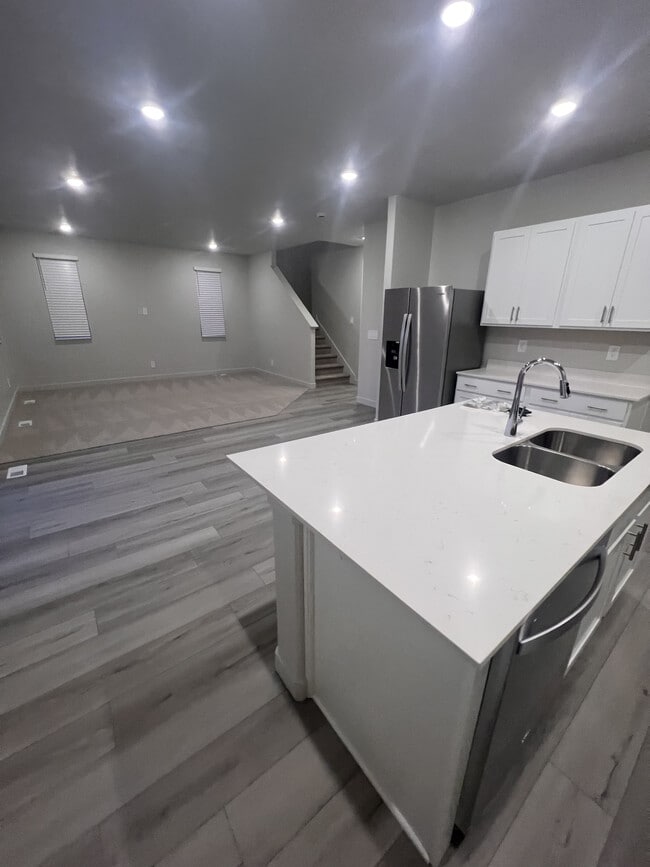 Cocina/sala de estar - 384 W 630 N