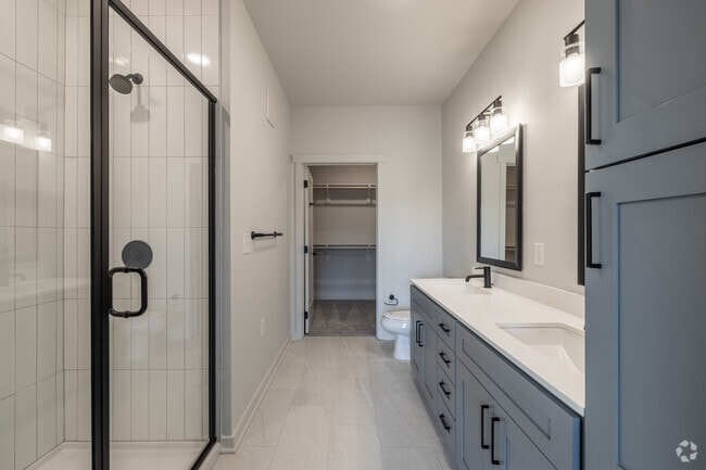 2BR, 2BA - 1,321SF - Primary Bathroom