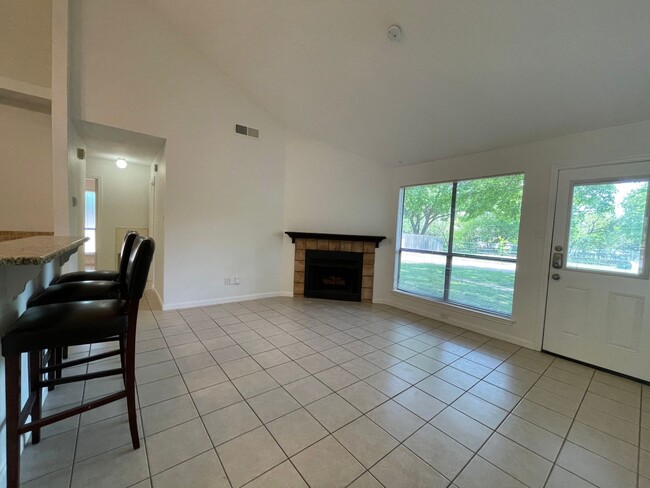 Photo - 210 E Denton Dr