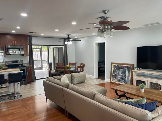 Photo - 2620 NE 19th St