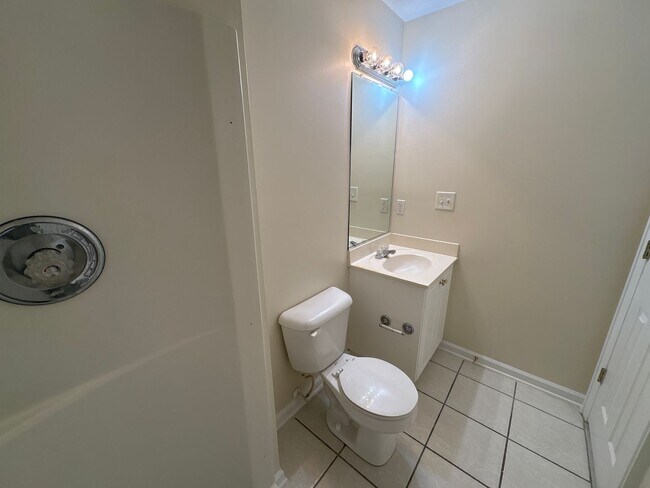 Photo - 303 Caldwell Cir